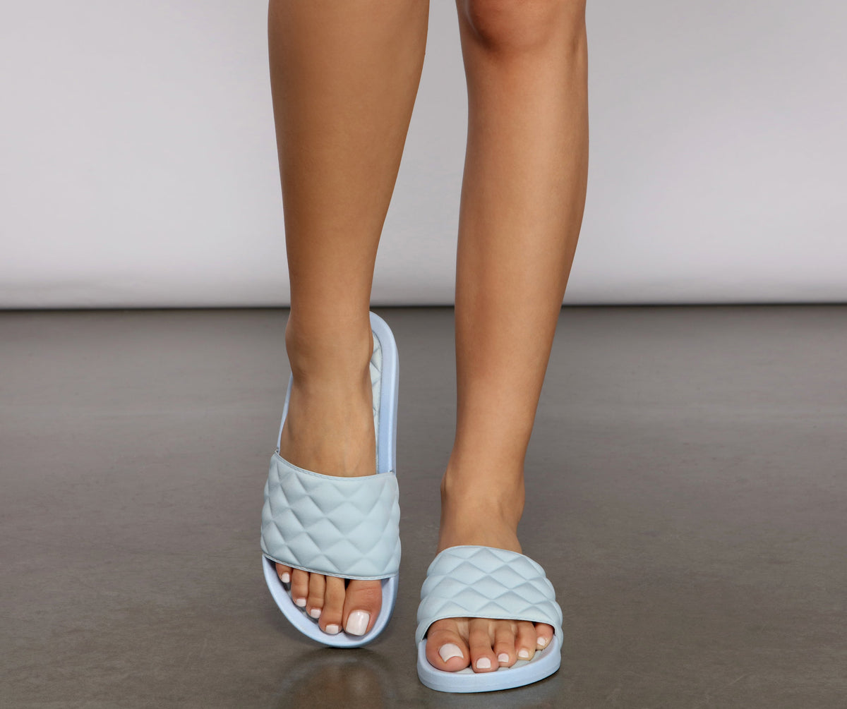 Casual Trendsetter Quilted Slides
