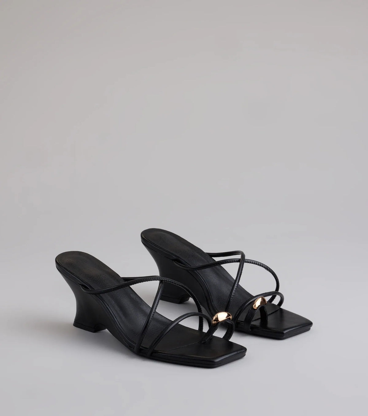 Refined And Classy Toe Ring Strappy Wedges