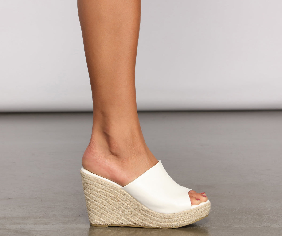 So Chic Trendy Espadrille Wedges
