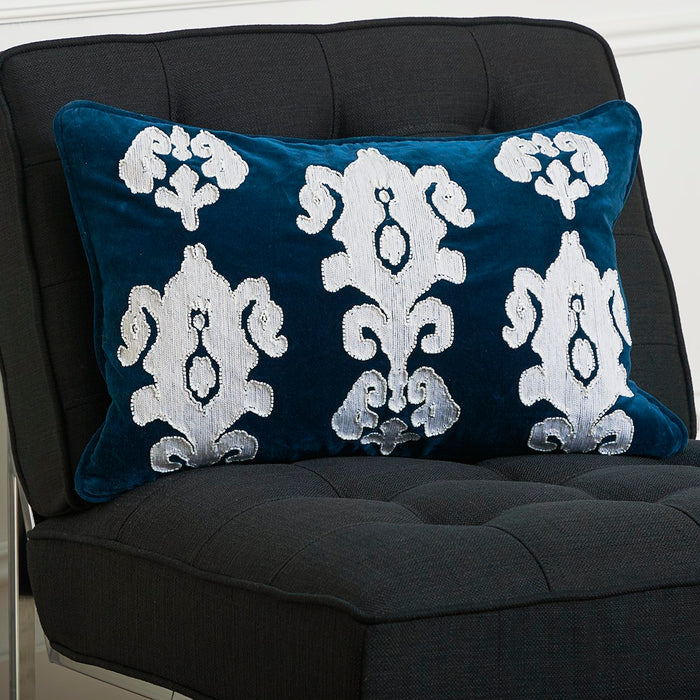 A Alida Pillow.
