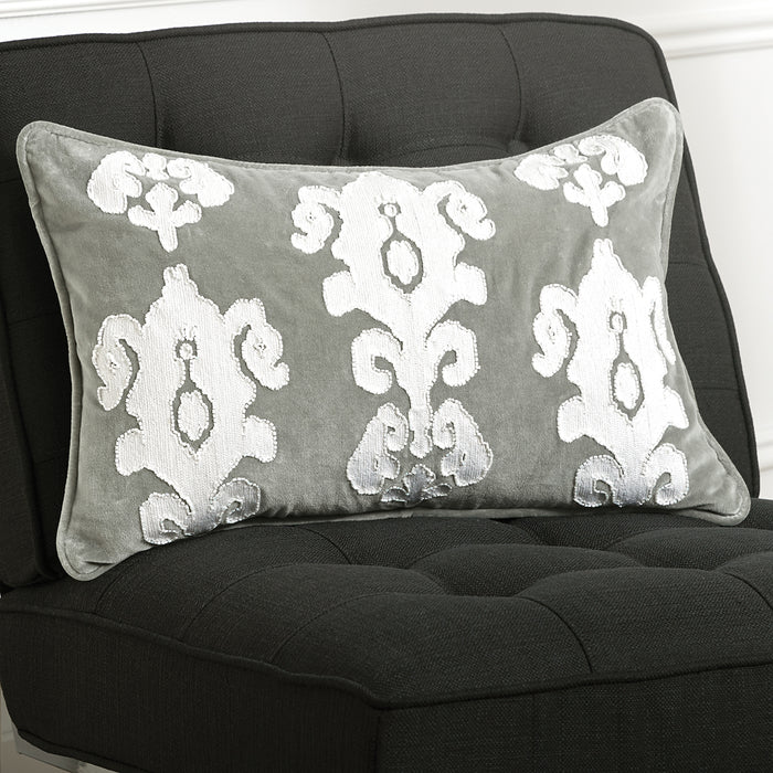 A Alida Pillow.