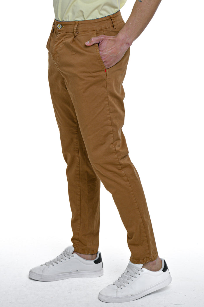 Pantaloni carrot New Private Raso caramello SS26