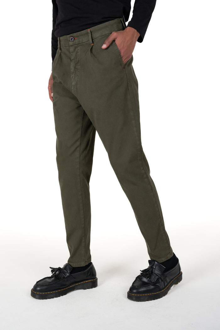 Pantaloni carrot New Private Saturno verde FW26